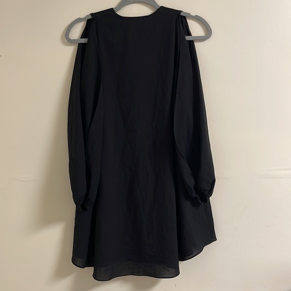 Lovers & Friend Exposed Sleeves Look - Picture 8 of 9